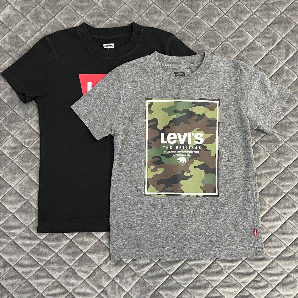 2 Pcs Levi's Boys' TShirt, Size 5/6,